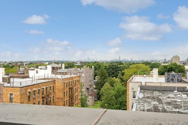 Building Photo - 1251 E 19th St