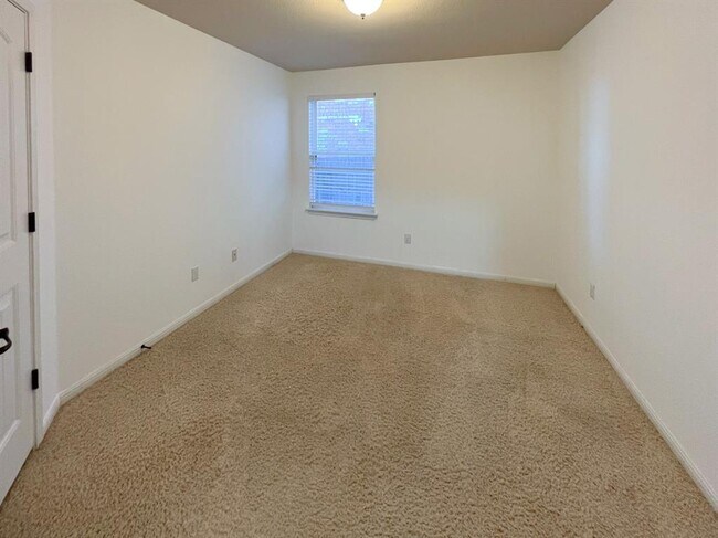 Building Photo - 1711 Hidden Springs Path