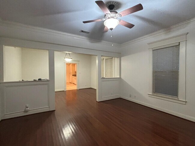 Building Photo - 1129 Cortlandt St