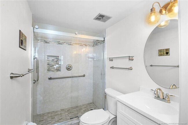 Building Photo - 7410 S Ocean Dr