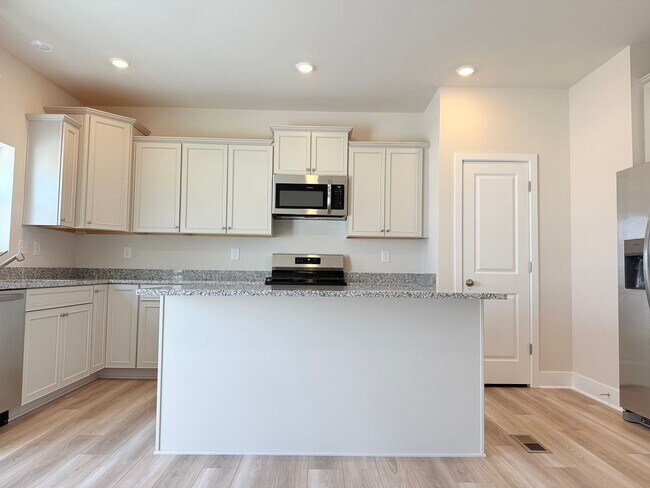 Building Photo - 29860 Bankert Dr