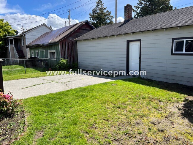 Building Photo - Wonderful corner lot home.