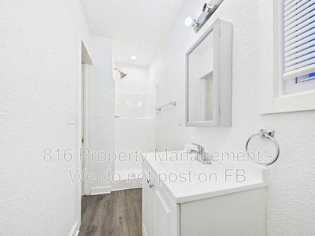 Building Photo - 1513 Rowland Ave