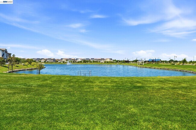 Building Photo - 1550 Plumas Dr
