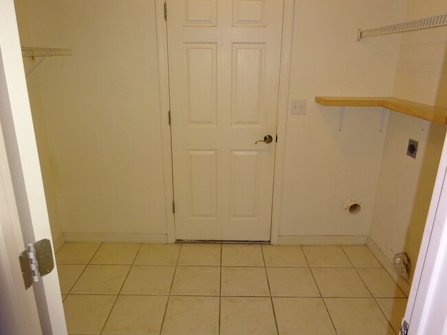 Building Photo - Spacious Home In South Pointe