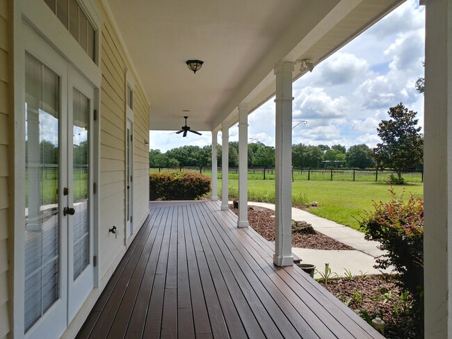 Building Photo - Idyllic Farmhouse in Newberry