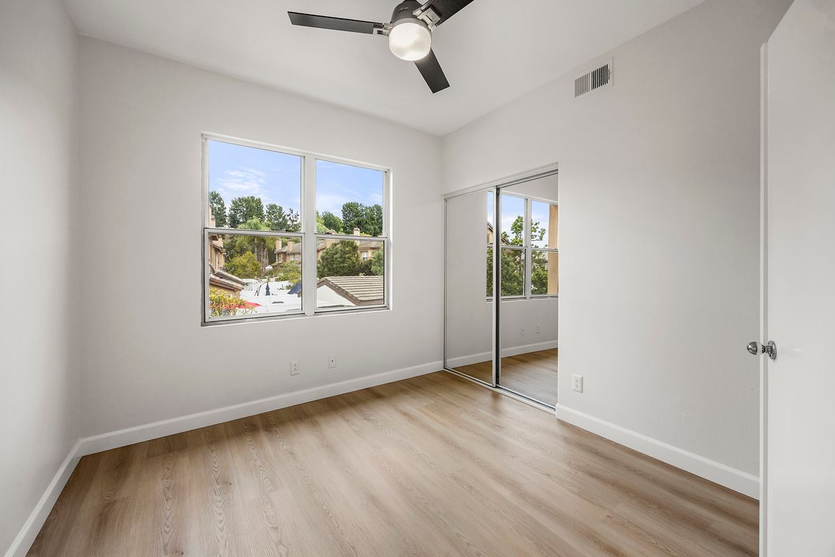 Building Photo - 932 S Country Glen Way