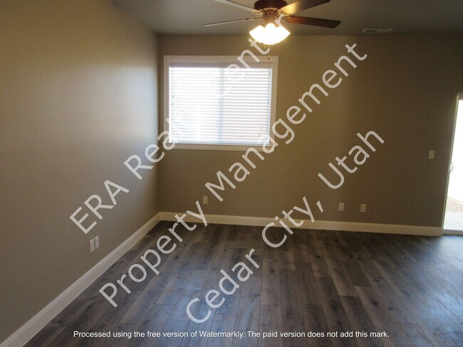 Building Photo - **Move-In Bonus!!! 3 bedroom, 2.5 bath - Newer town home living in the heart of Cedar City!