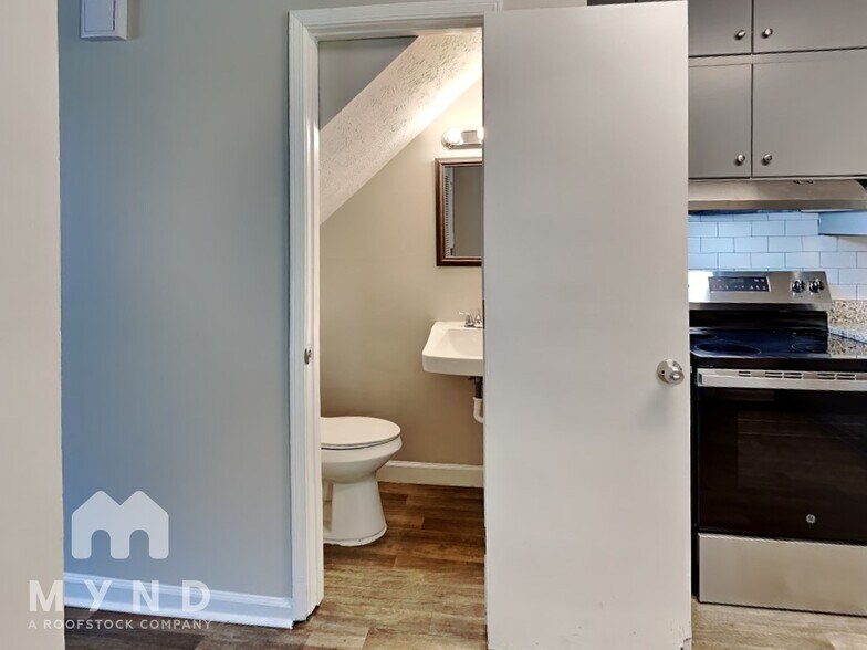 Building Photo - 229 Baker St Unit C