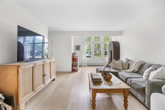 Building Photo - 45 N Howells Point Rd