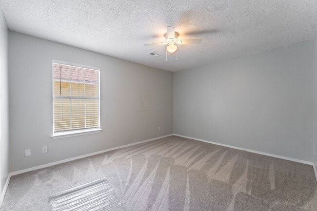 Building Photo - Charming 2-Bed, 2-Bath Rental: Your Cozy R...