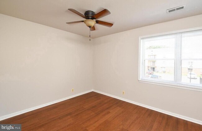 Building Photo - 102 Chesterfield Ln