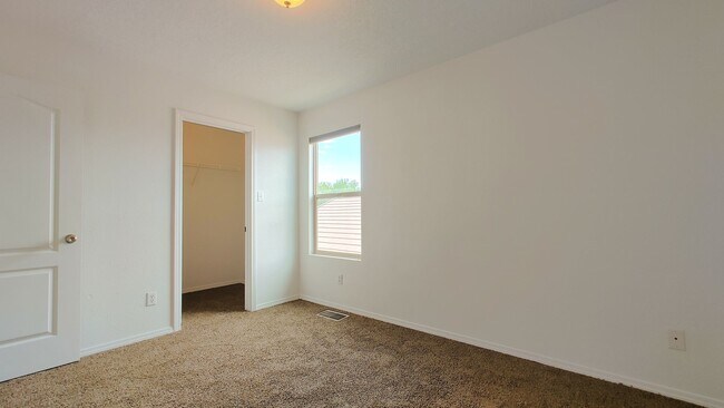 Building Photo - 2105 Margarita Dr SE