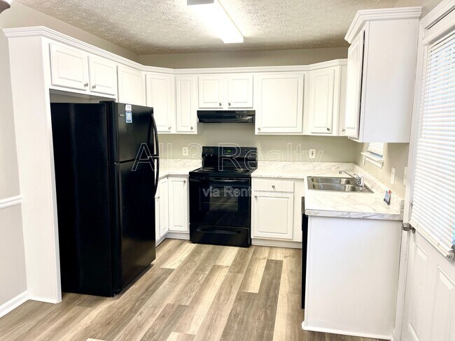 Building Photo - 460 Mountainview Dr