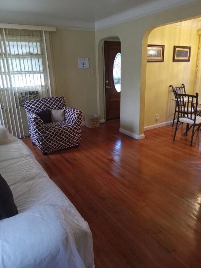 Fully Furnished Living Room - 11742 Beaconsfield St