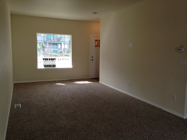 Building Photo - Like New 4 Bedroom home in Eatonville