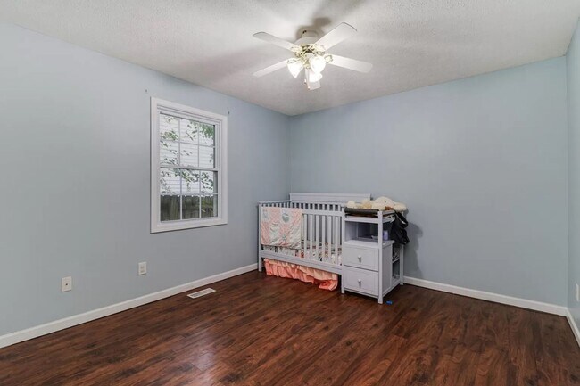 Building Photo - 1622 Iowa St