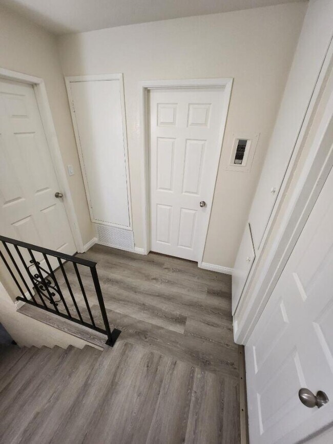 Building Photo - 642 Lemar Park Dr