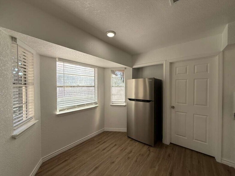 Building Photo - 4510 Briargrove St