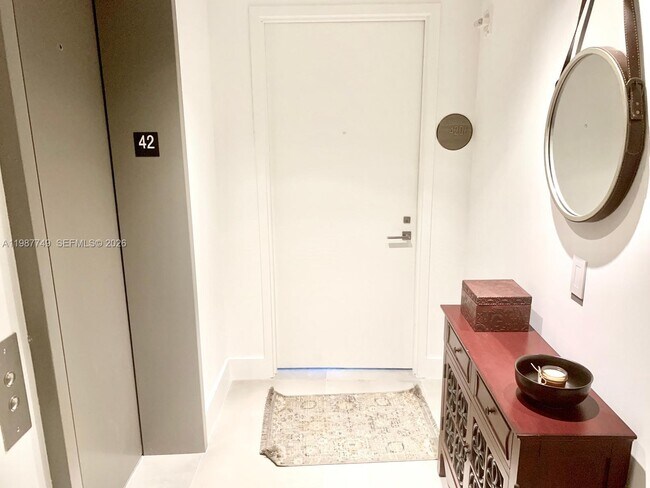 Building Photo - 650 NE 32nd St