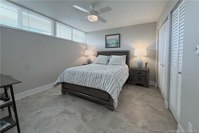 Building Photo - 1950 SW Palm City Rd