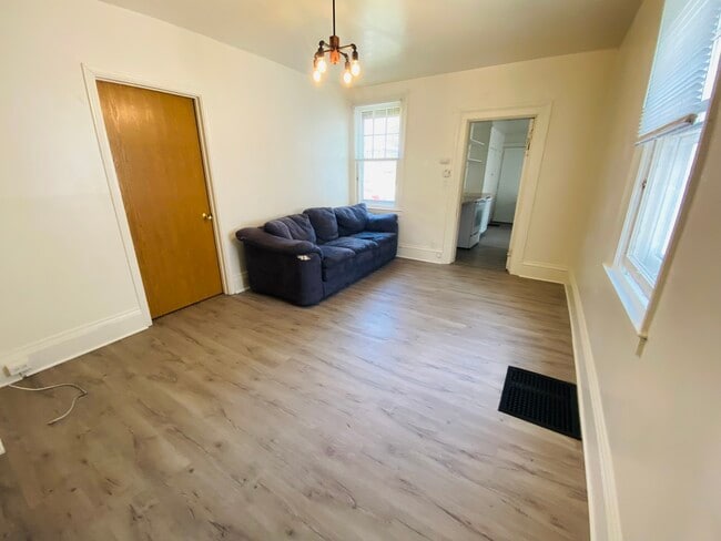 Building Photo - 220 E Davenport St