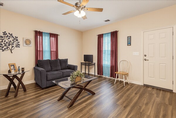 Building Photo - 8306 Flintridge Dr