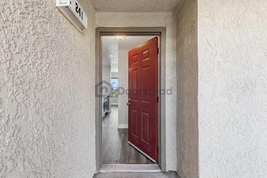 Building Photo - 675 Newbury Ln