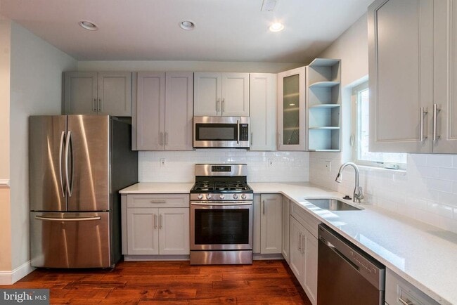 Building Photo - 2340 Greenwich St