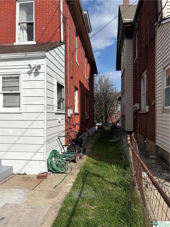 Building Photo - 2248 Birch St