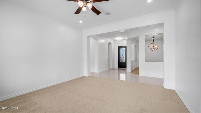 Building Photo - 561 W Yellowstone Way