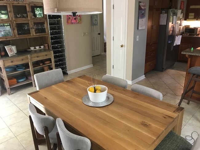 Building Photo - 380 Butternut Dr