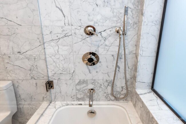 Building Photo - 17 Guy Pl