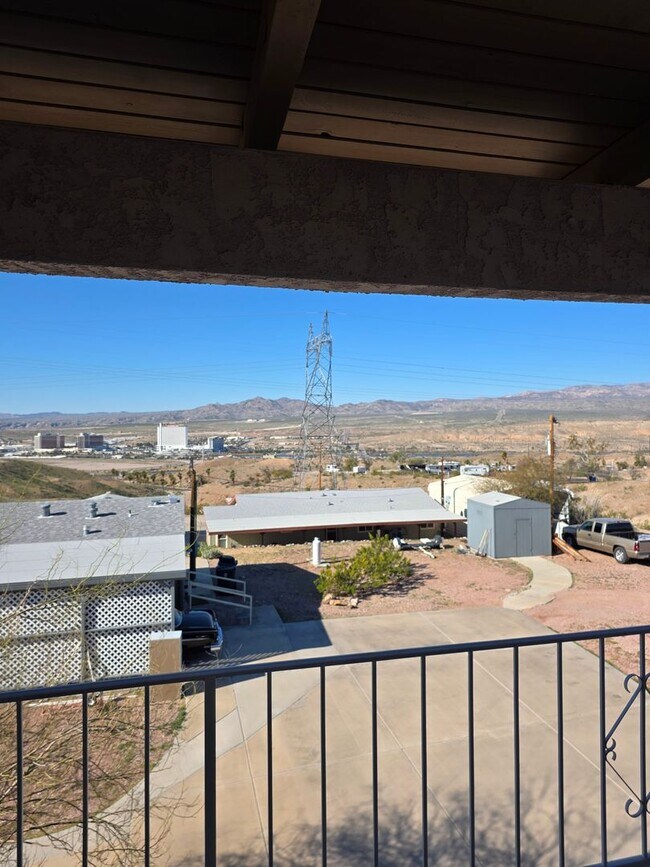 Building Photo - One of Kind 3 bed/2.5 bath home with 3 car attached garage located in BHC.