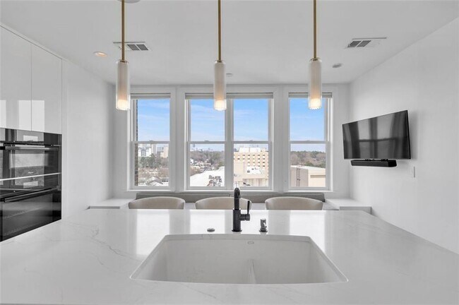 Building Photo - 2233 Peachtree Rd NE