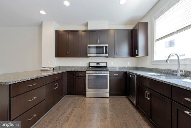 Building Photo - 16608 Crabbs Branch Way