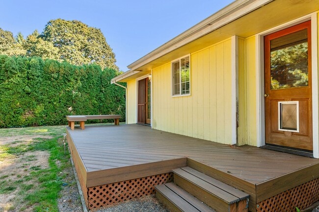 Building Photo - 2bd 2ba luxury duplex