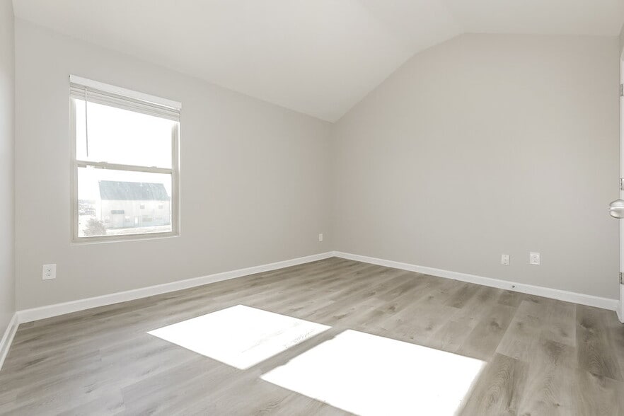 Building Photo - 2632 Cornwall Dr