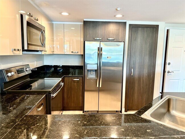 Building Photo - 201 Golden Isles Dr