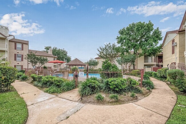 Building Photo - 2120 El Paseo St