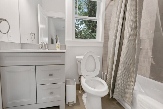 Building Photo - 7900 Heritage Dr