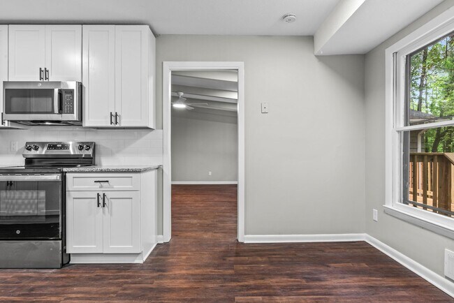 Building Photo - Charming Weatherly Woods Home with In-Law ...