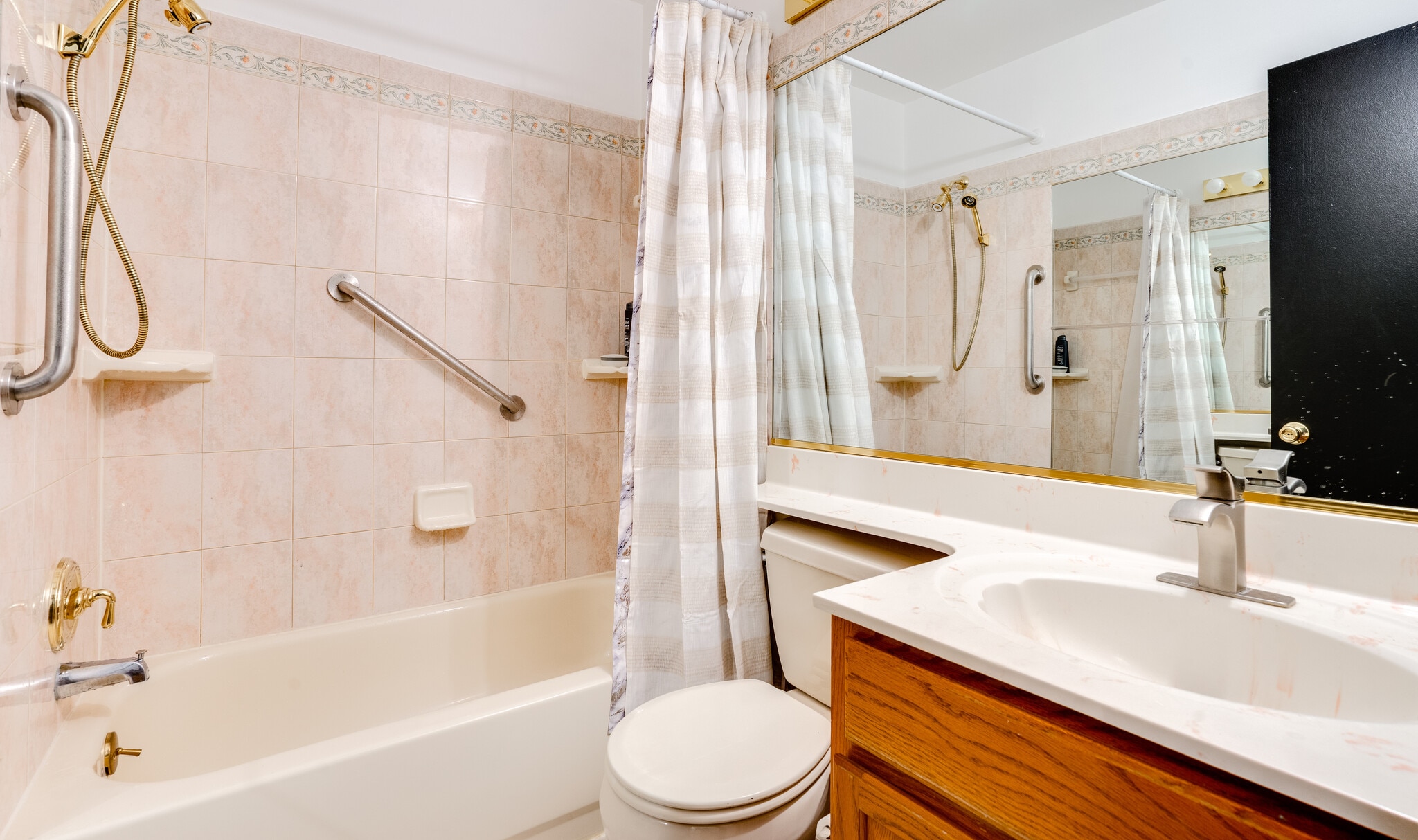 Shared Bathroom - 15012 Olddale Rd