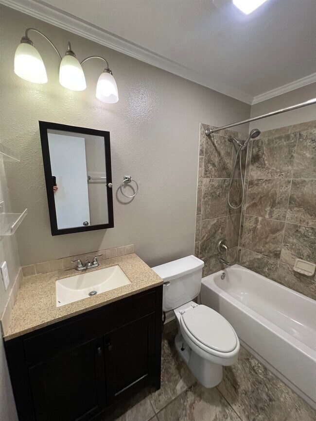 Building Photo - 2262 Foster Dr