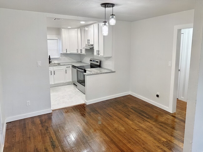 Building Photo - 3221 NE 16th St