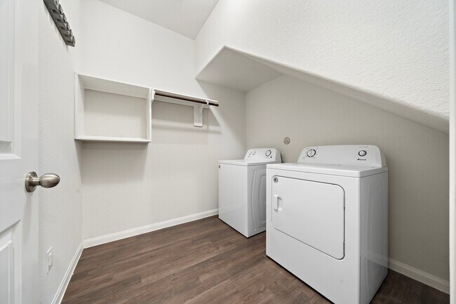 Building Photo - 2603 Hoffman Ln