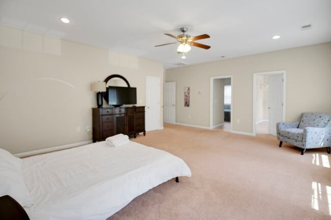 Building Photo - 6799 Wilson Blvd