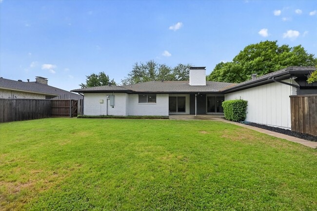 Building Photo - 2313 Claridge Cir