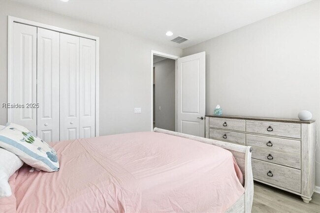 Building Photo - 731 Harborside Dr