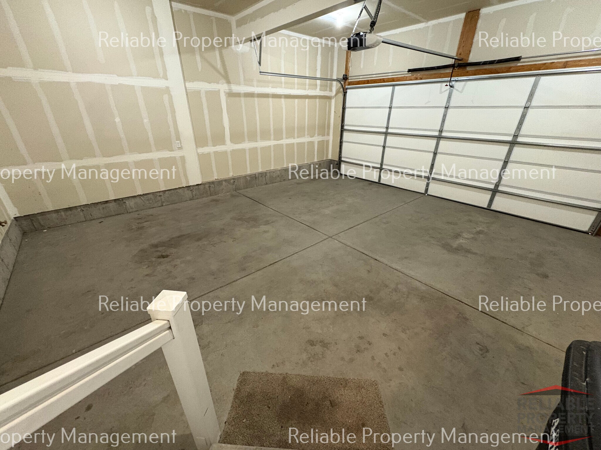 Building Photo - 1042 Villa Vista Dr